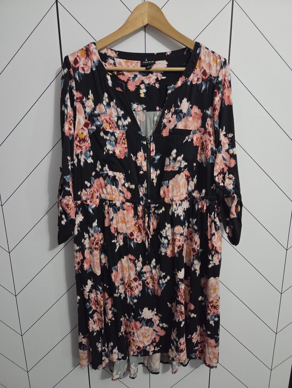 NWOT Torrid Floral High-Low V-Neck Challis Shirt Dress with 3/4 Sleeve, Plus 1X